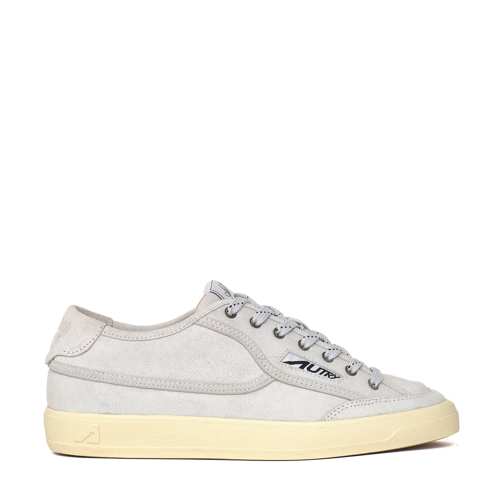 Low-Top Suede Sneakers with Leather Accents and Vintage Appeal
