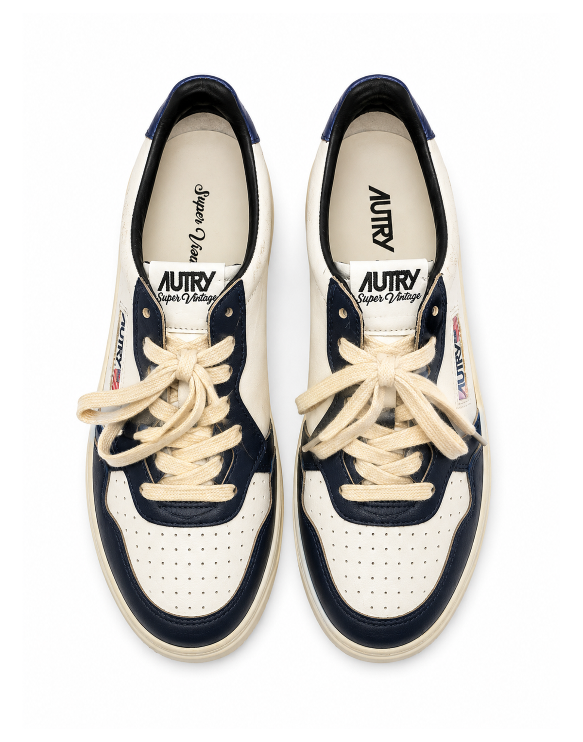Low-Top Vintage Sneakers with Blue Accents and Classic Design