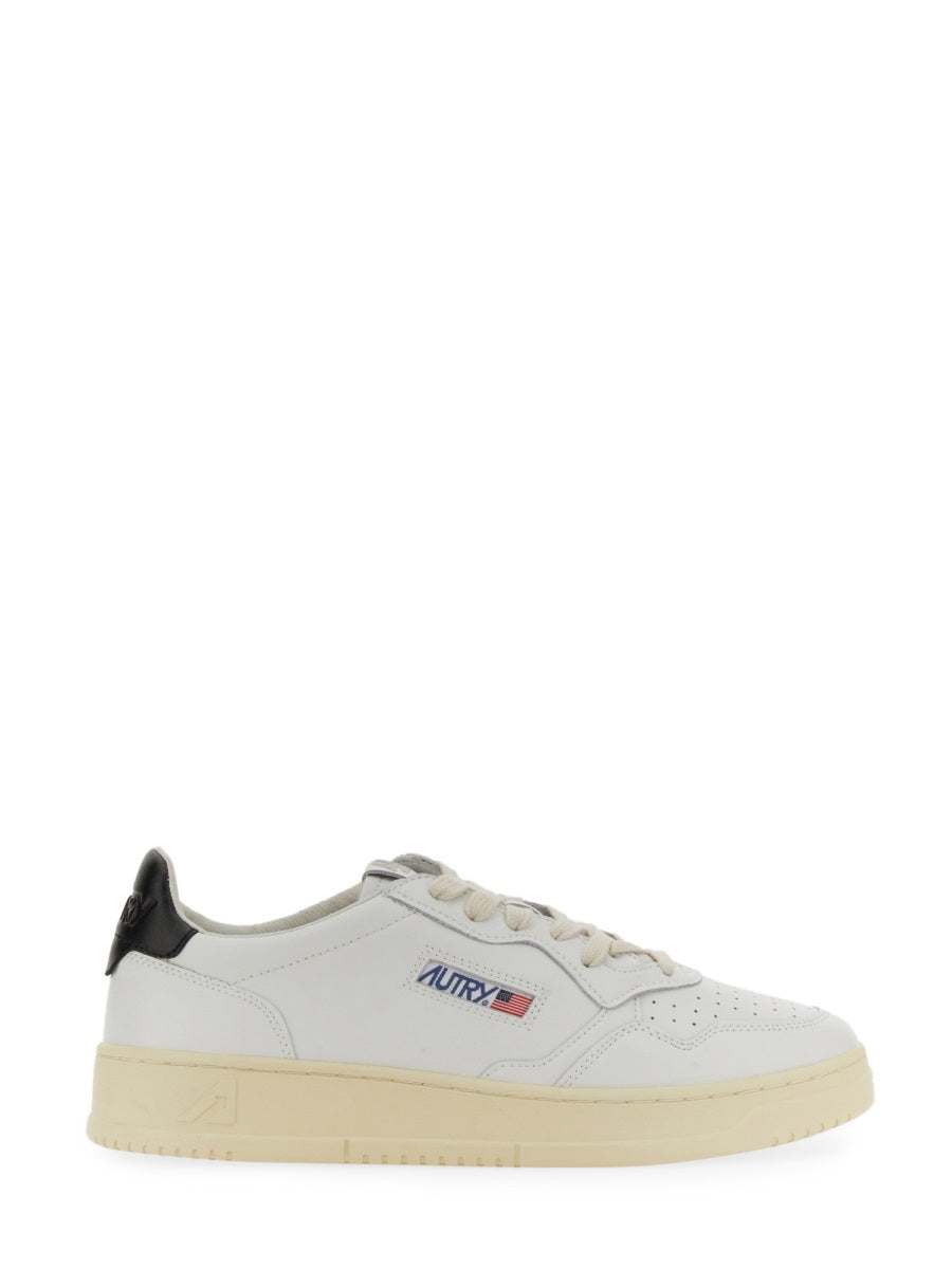 Medalist Low White Cow Leather Sneakers