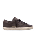 Low-Top Sneakers with Vintage Aesthetic and Star Stitching