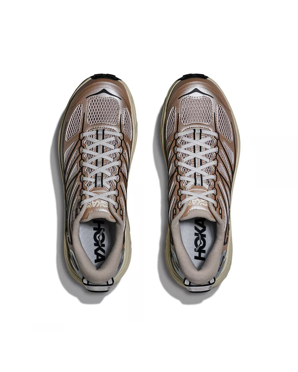 Futuristic Trail Running Sneakers with Reflective Details