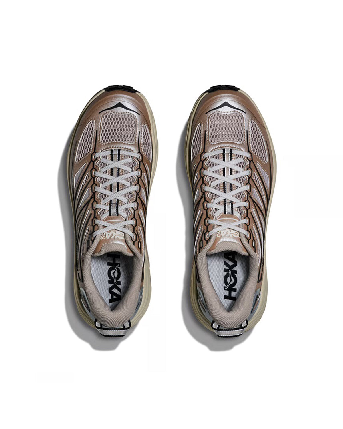 Futuristic Trail Running Sneakers with Reflective Details