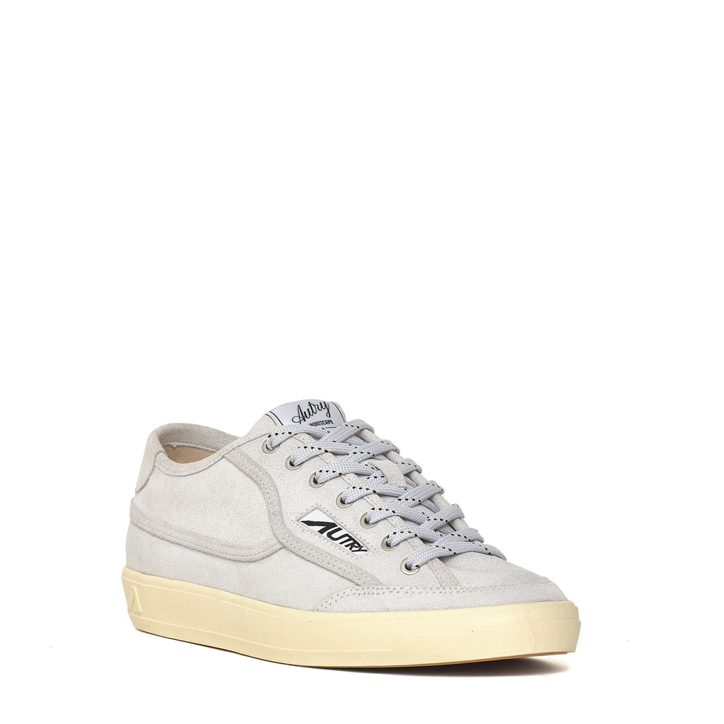 Low-Top Suede Sneakers with Leather Accents and Vintage Appeal