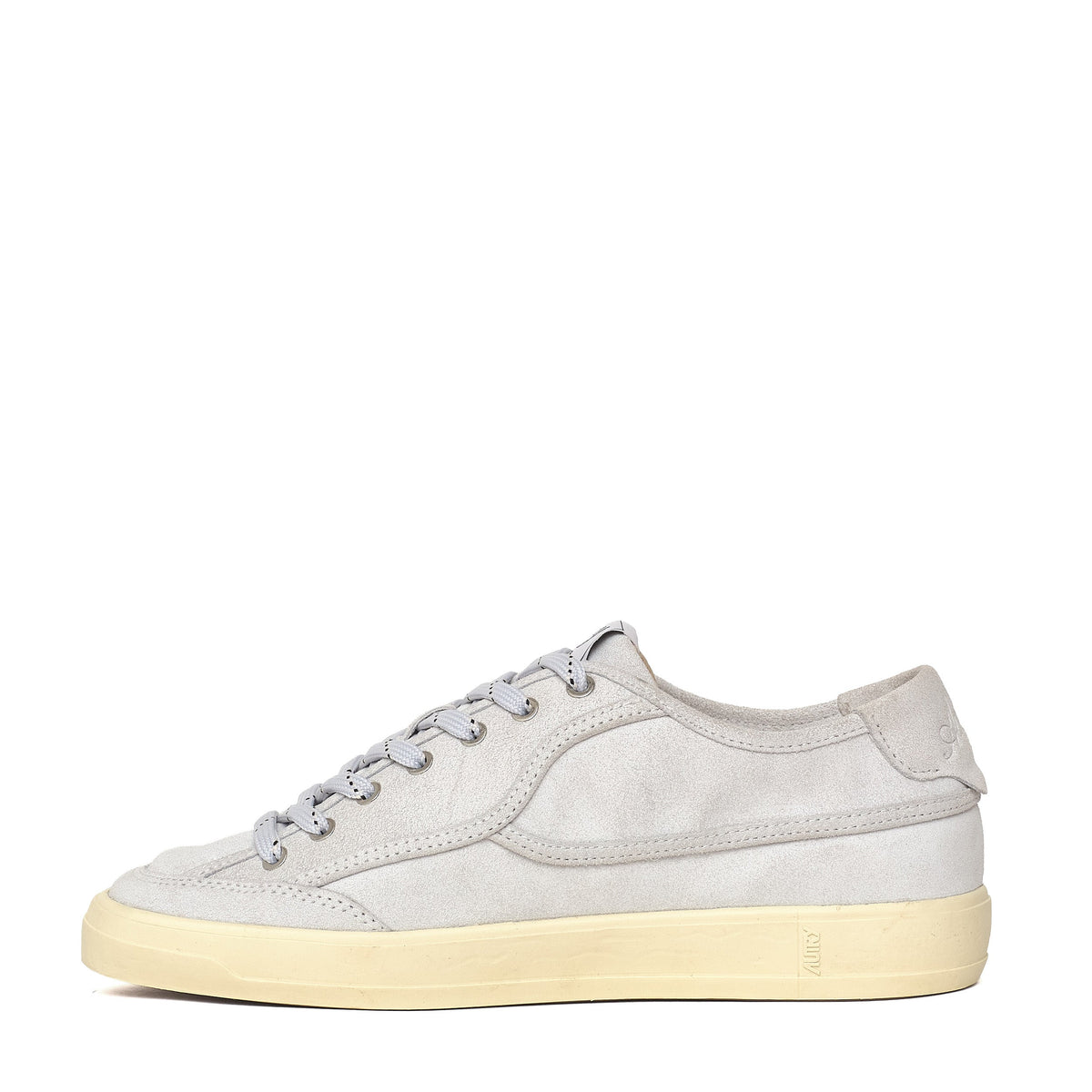 Low-Top Suede Sneakers with Leather Accents and Vintage Appeal