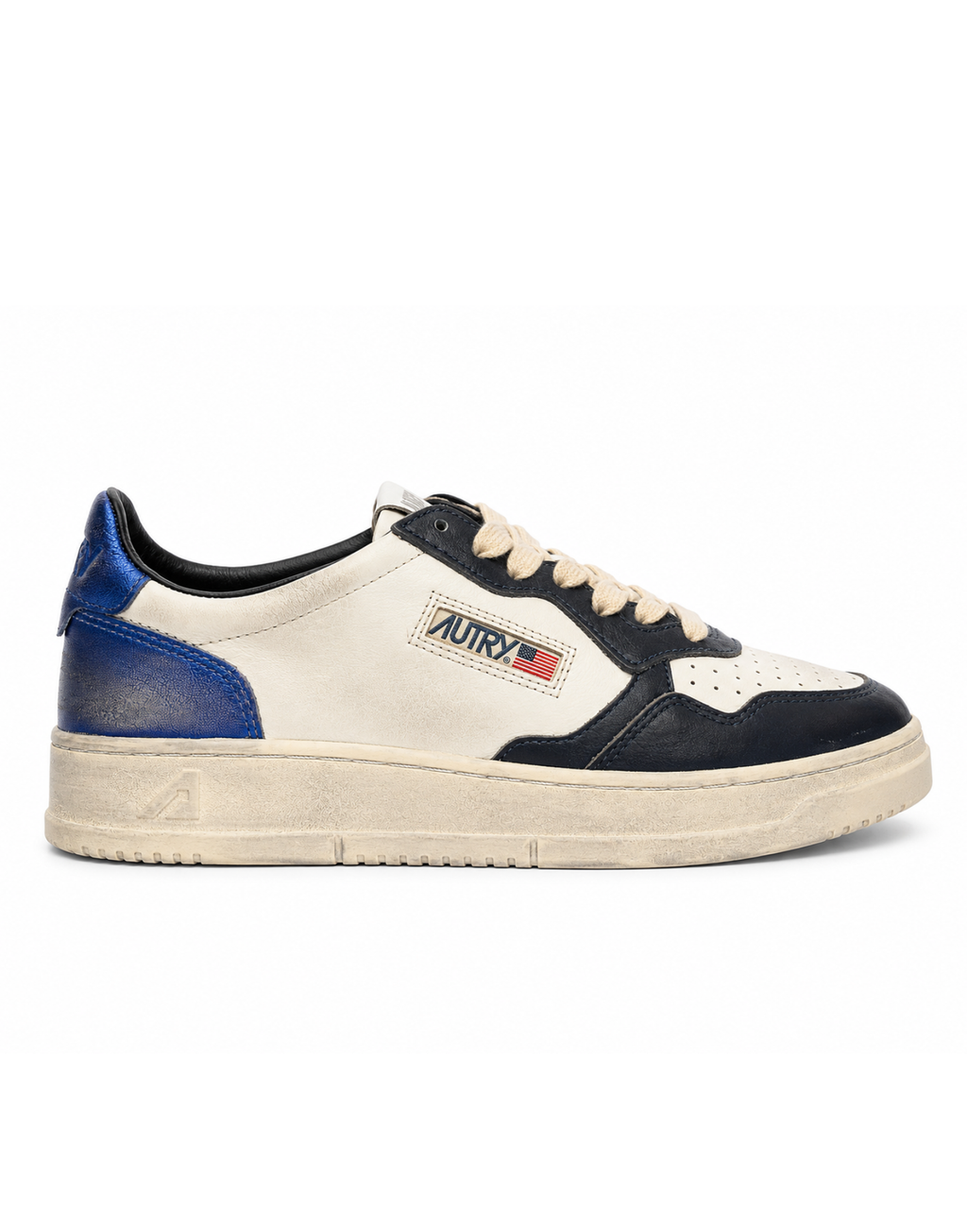 Low-Top Vintage Sneakers with Blue Accents and Classic Design
