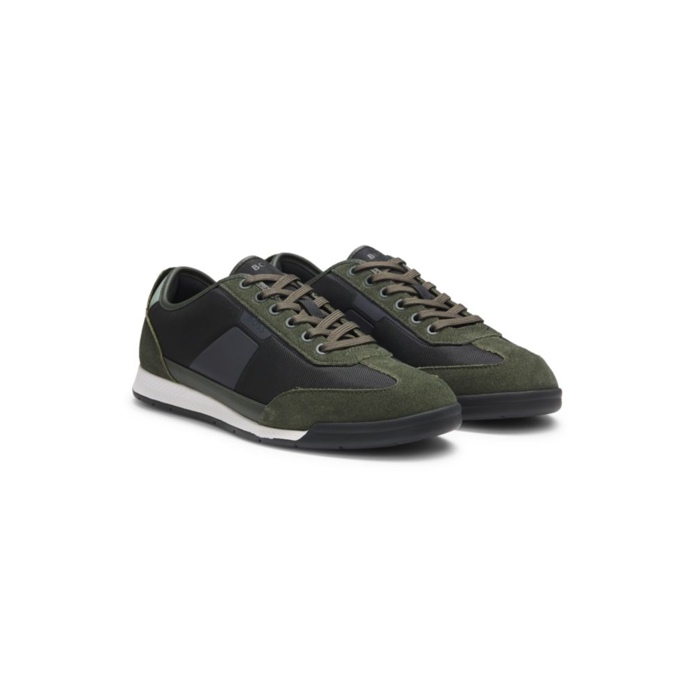 Low-top trainers with structured trims