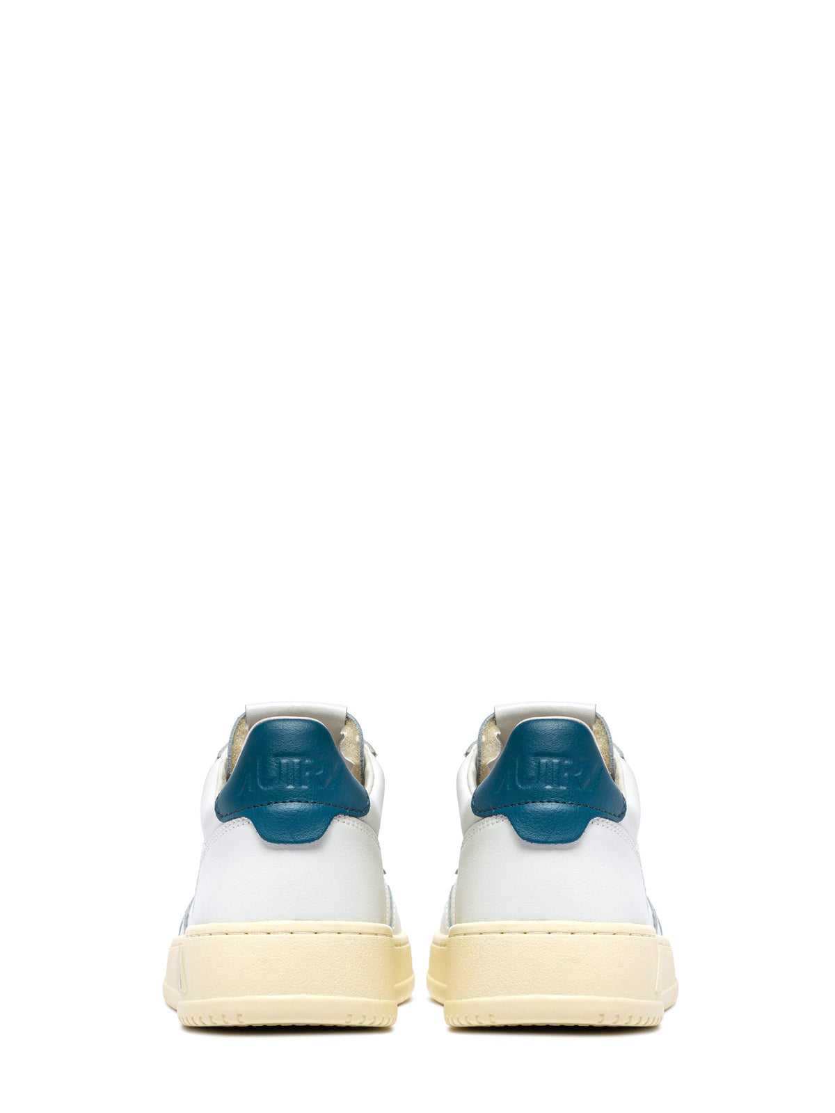 Low-Top Leather Sneakers with Minimalist Design and Contrasting Collar