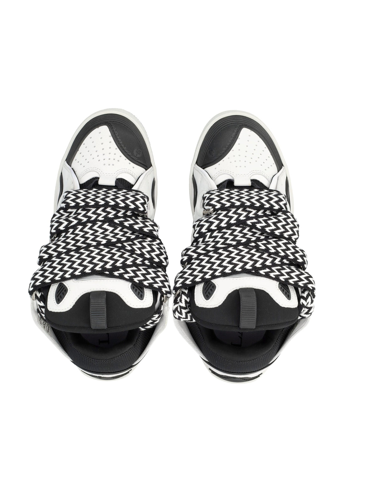 Low-Top Sneakers With Oversized Black And White Laces