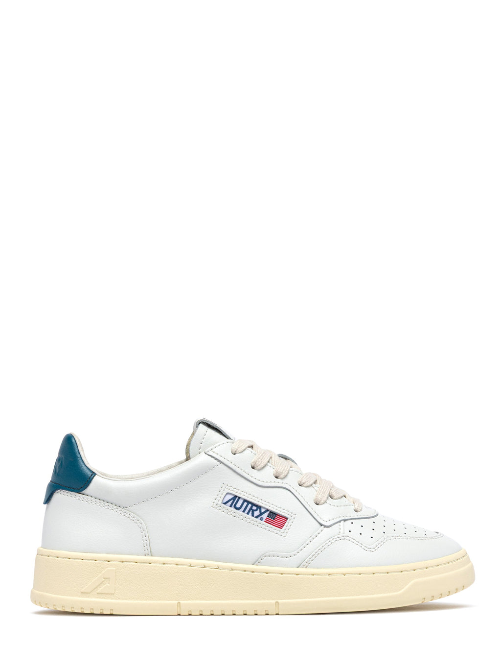 Low-Top Leather Sneakers with Minimalist Design and Contrasting Collar