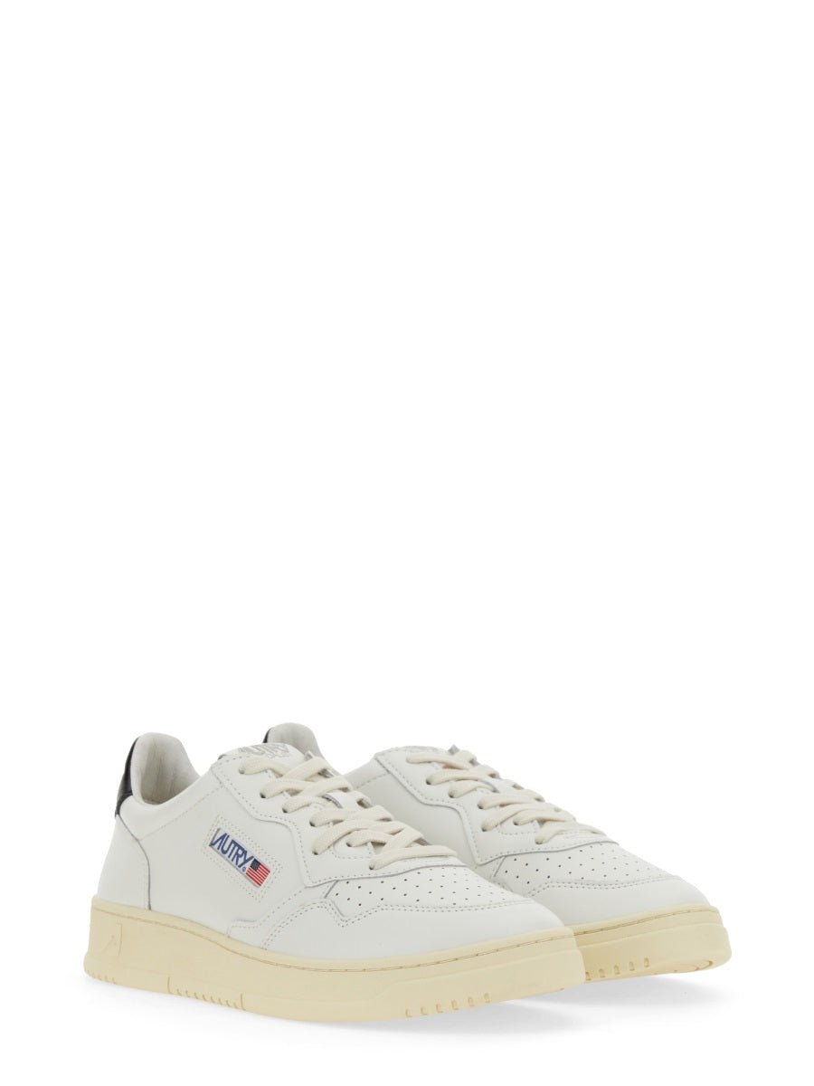 Medalist Low White Cow Leather Sneakers