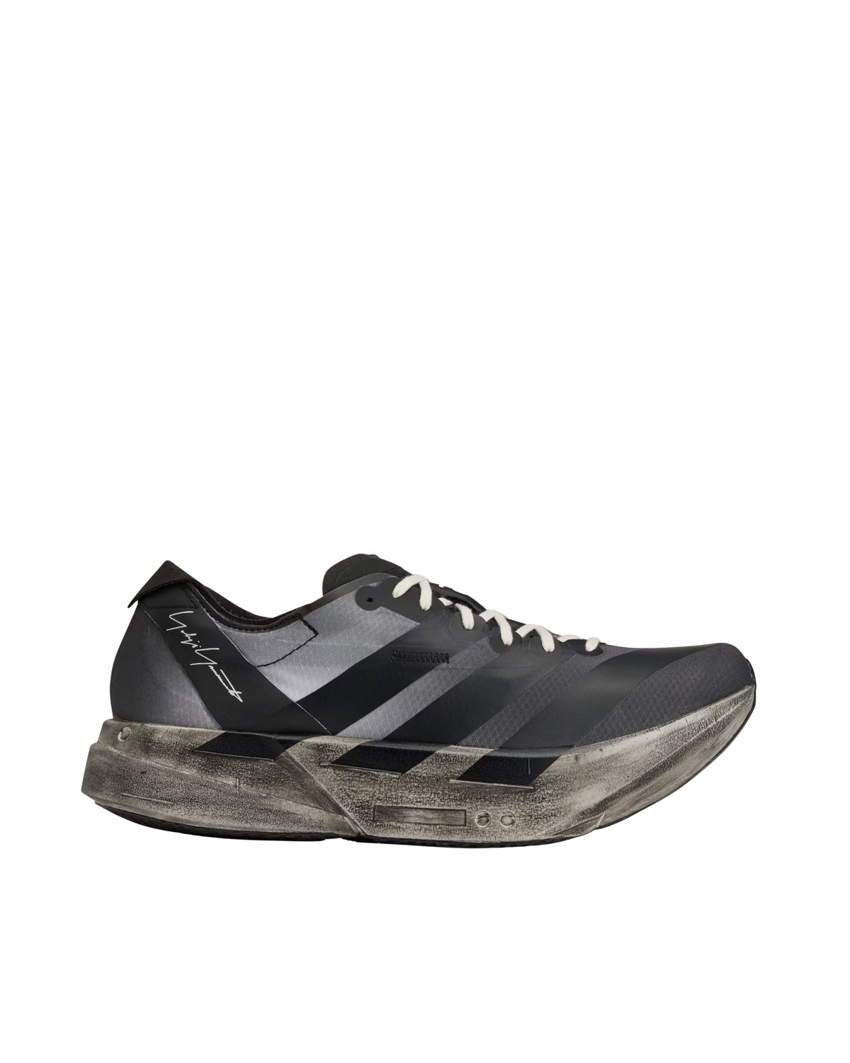 Aerodynamic Black Sneakers with Lightweight Structure and Innovative Midsole