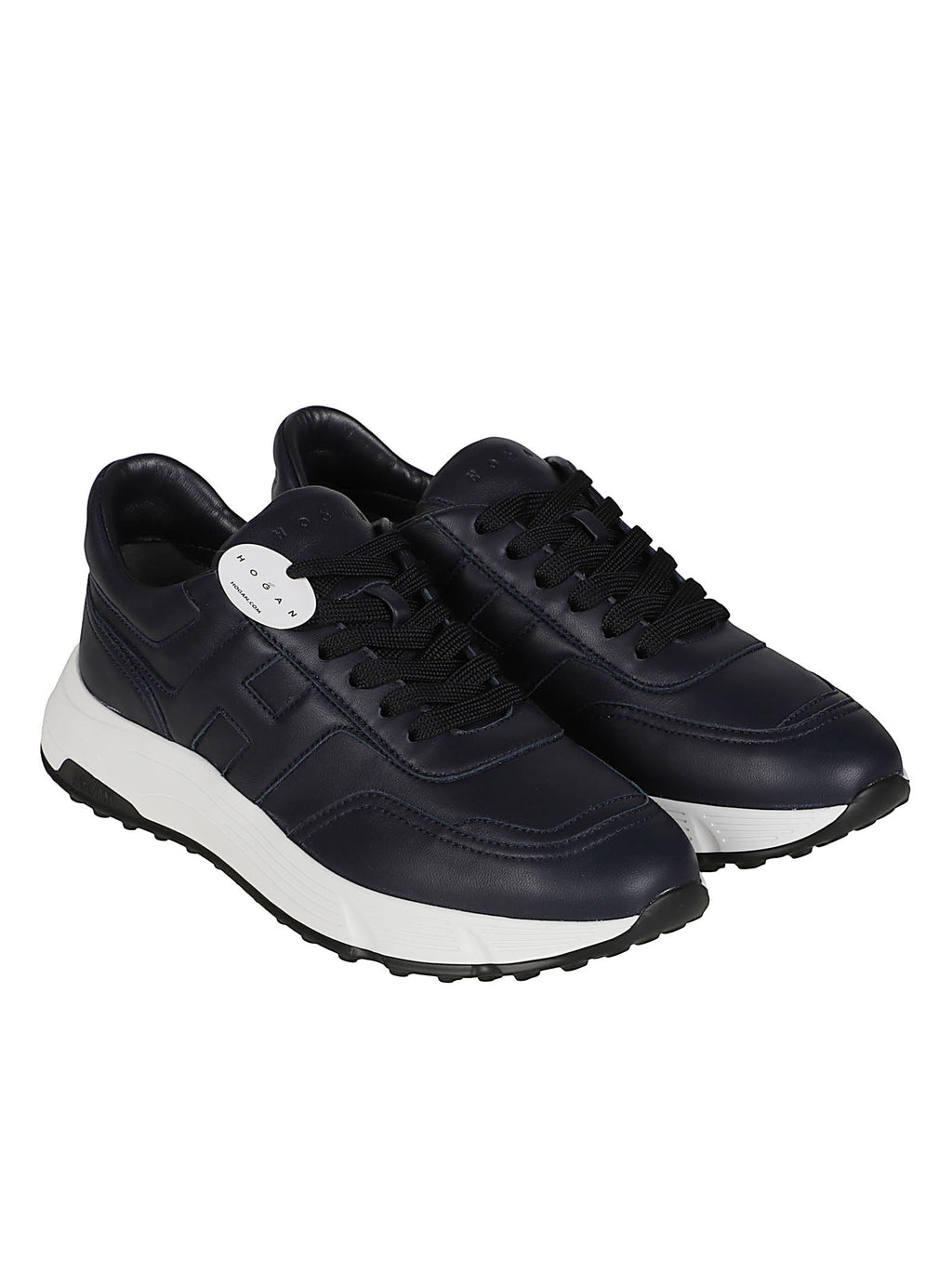 Low-Profile Black Sneakers with Tonal Detailing