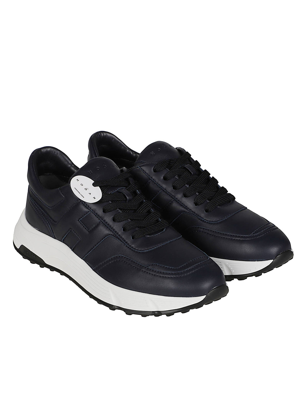 Low-Profile Black Sneakers with Tonal Detailing