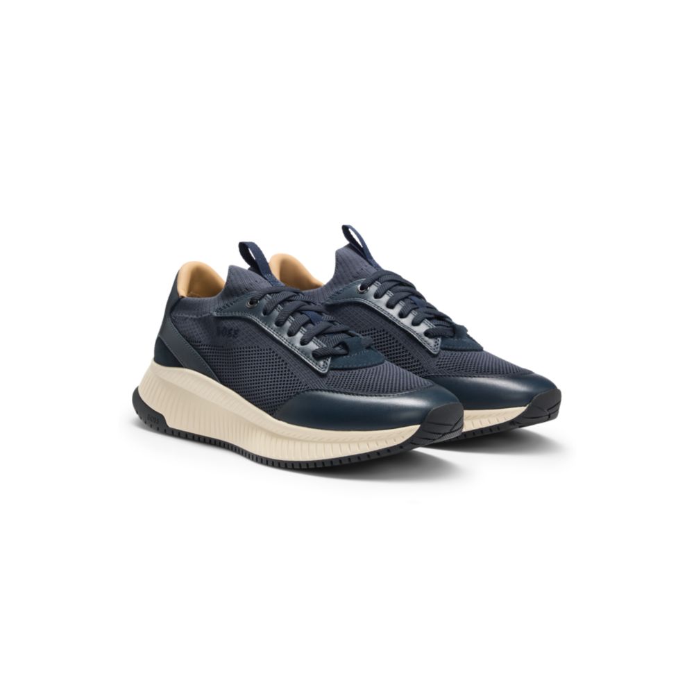 Low-top trainers with knitted uppers