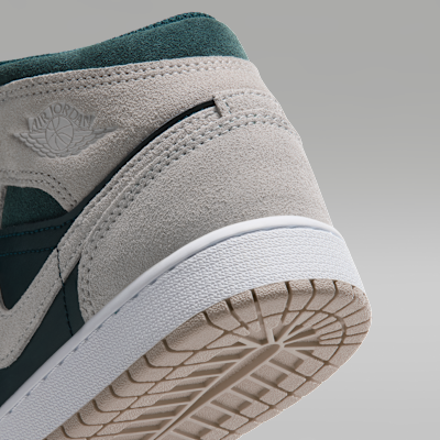 Air Jordan 1 Mid Big Kids' Shoes