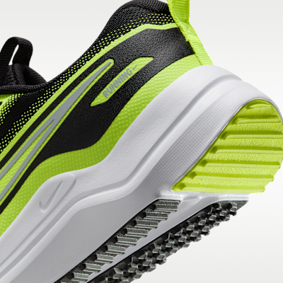 Nike Cosmic Runner Big Kids' Road Running Shoes