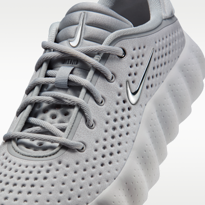 Nike Mind 002 Men's Pregame Shoes