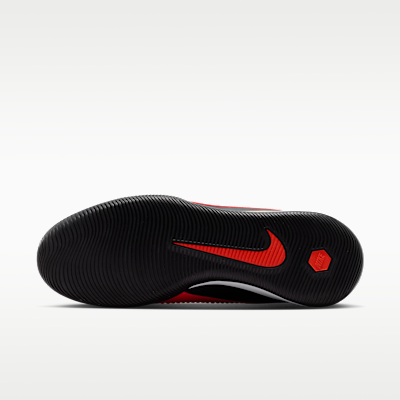 Nike Phantom 6 Low Academy Indoor/Court Soccer Shoes