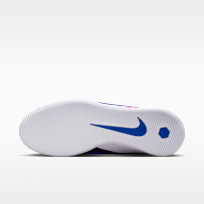 Nike Phantom 6 Low Academy Indoor/Court Soccer Shoes