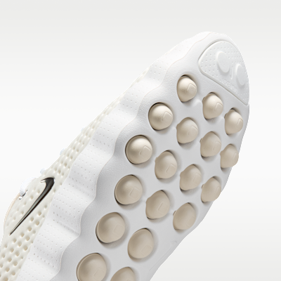 Nike Mind 002 Women's Pregame Shoes