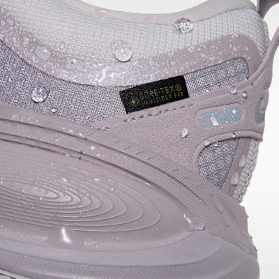 Nike Vomero 18 GORE-TEX Women's Waterproof Road Running Shoes with Reflective Accents