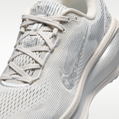 Nike Vomero 18 SE Women's Road Running Shoes