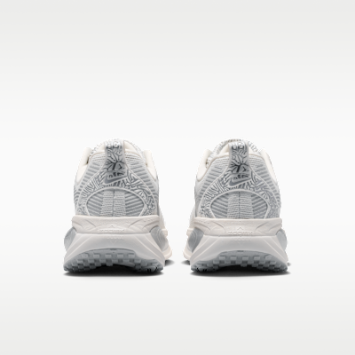 Nike Vomero 18 SE Women's Road Running Shoes
