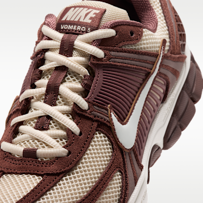 Nike Zoom Vomero 5 Women's Shoe with Reflective Accents