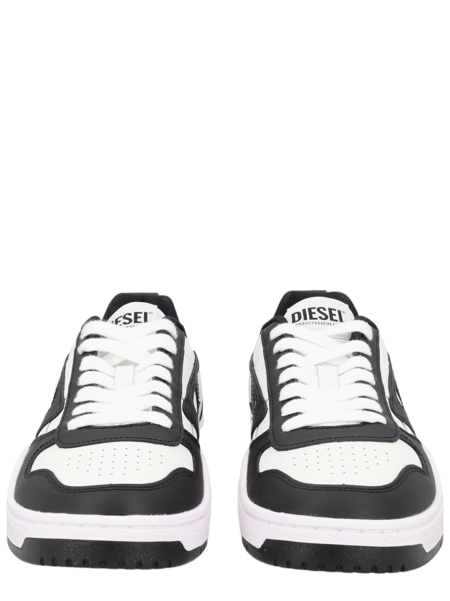 Low-Top Sneakers with Classic Lace-Up Design and Textured Sole