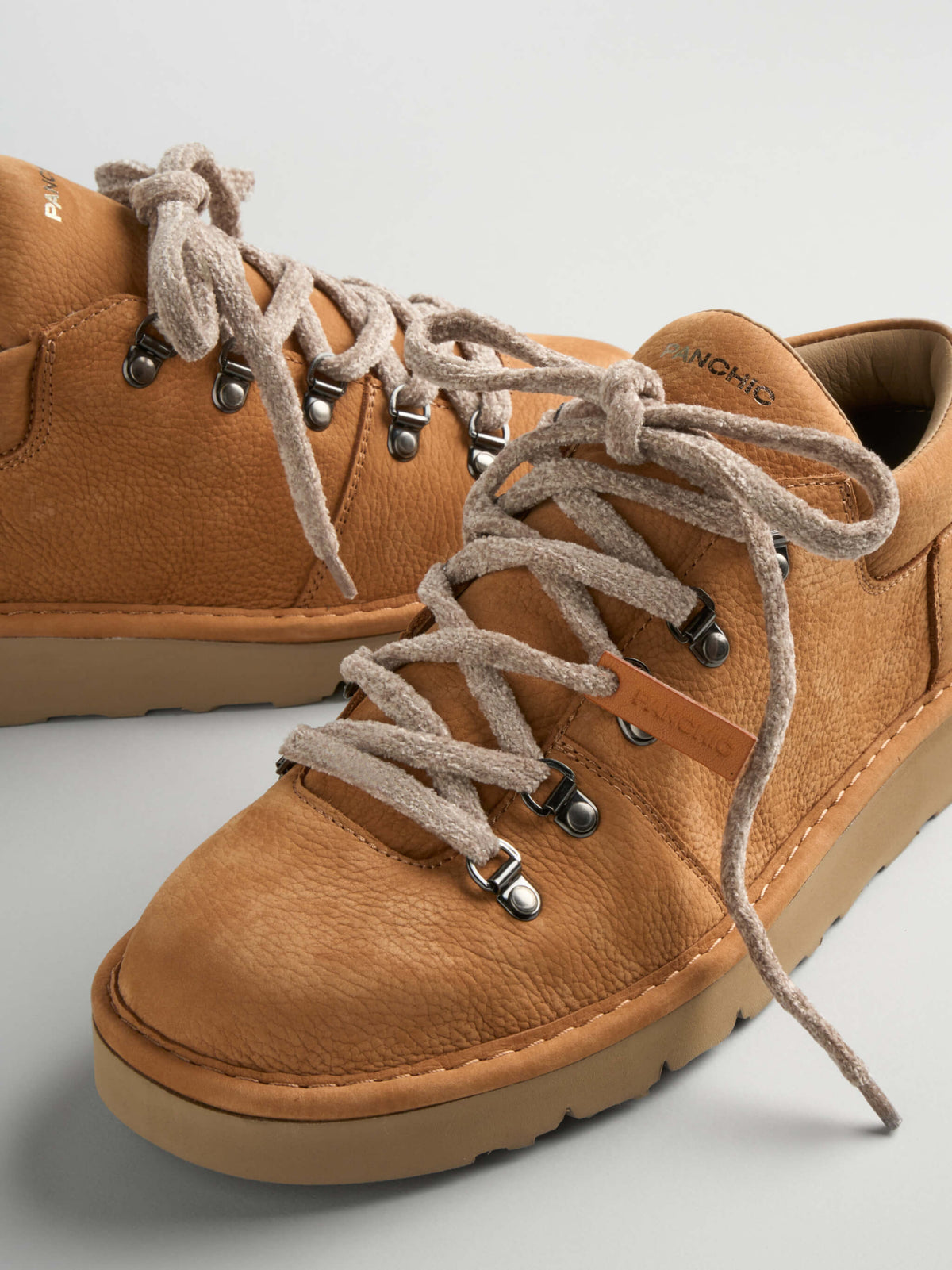 Brown Nubuck Leather Low-Top Shoes With Textured Laces