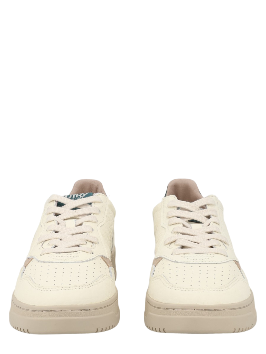 Medalist Low Nubuck Suede Leather Sneakers