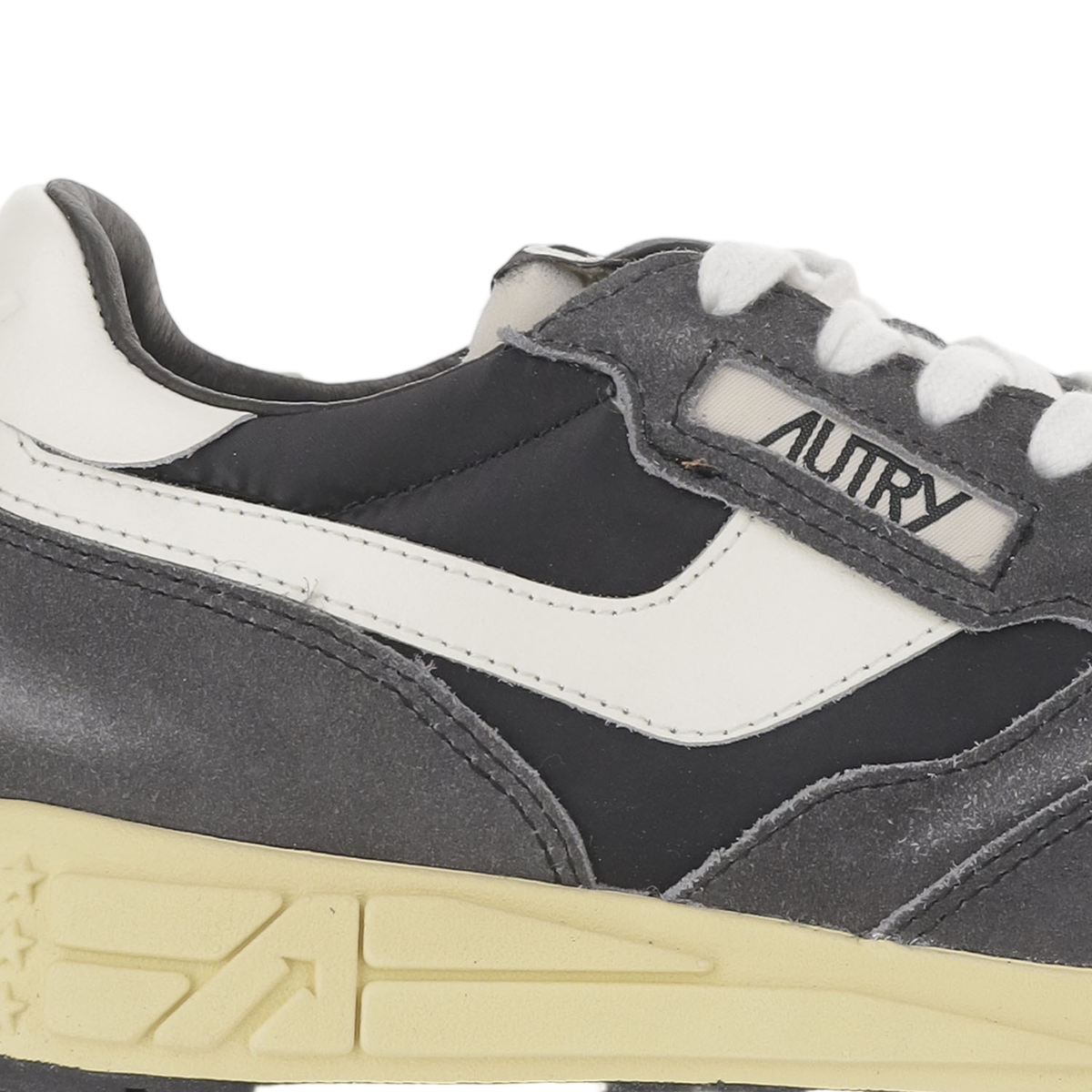 Leather And Mesh Sneakers With Vintage Touch