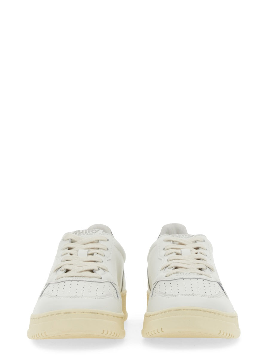 Medalist Low White Cow Leather Sneakers