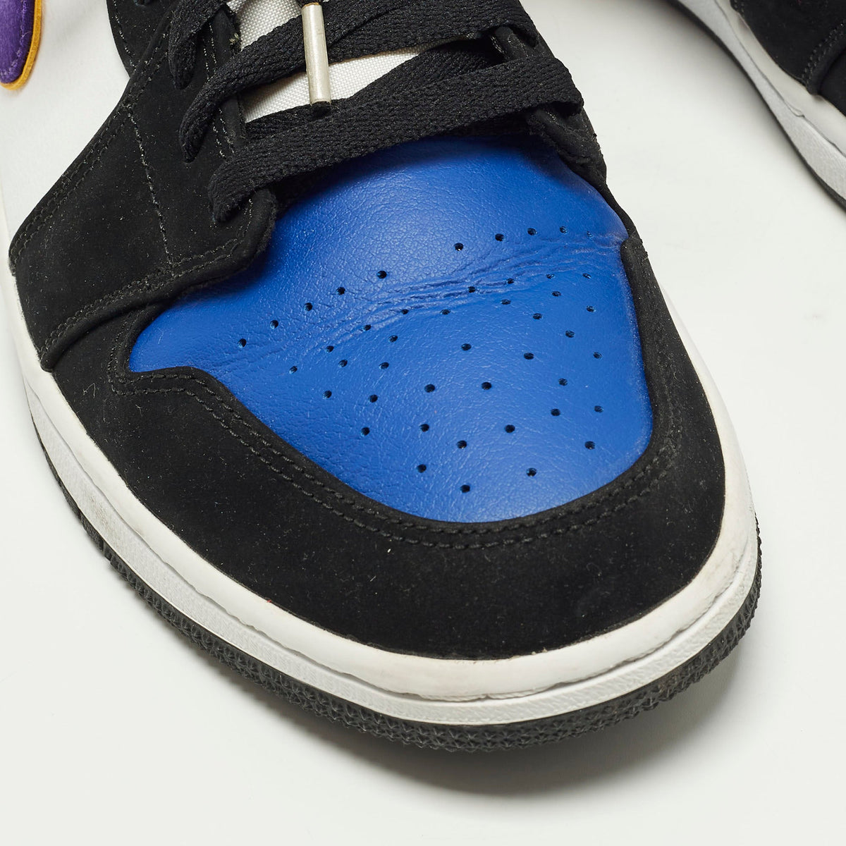 Air Jordans Jordan 1 Mid Lakers Top 3