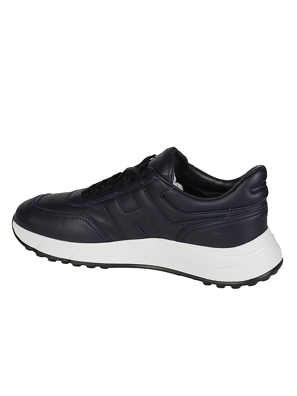 Low-Profile Black Sneakers with Tonal Detailing