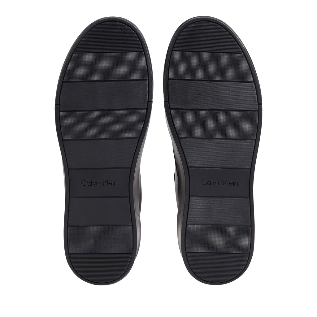 Black Minimalist Leather Low-Top Sneakers