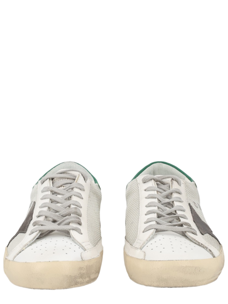 Low-Top Sneakers with Vintage Appeal and Distressed Finish