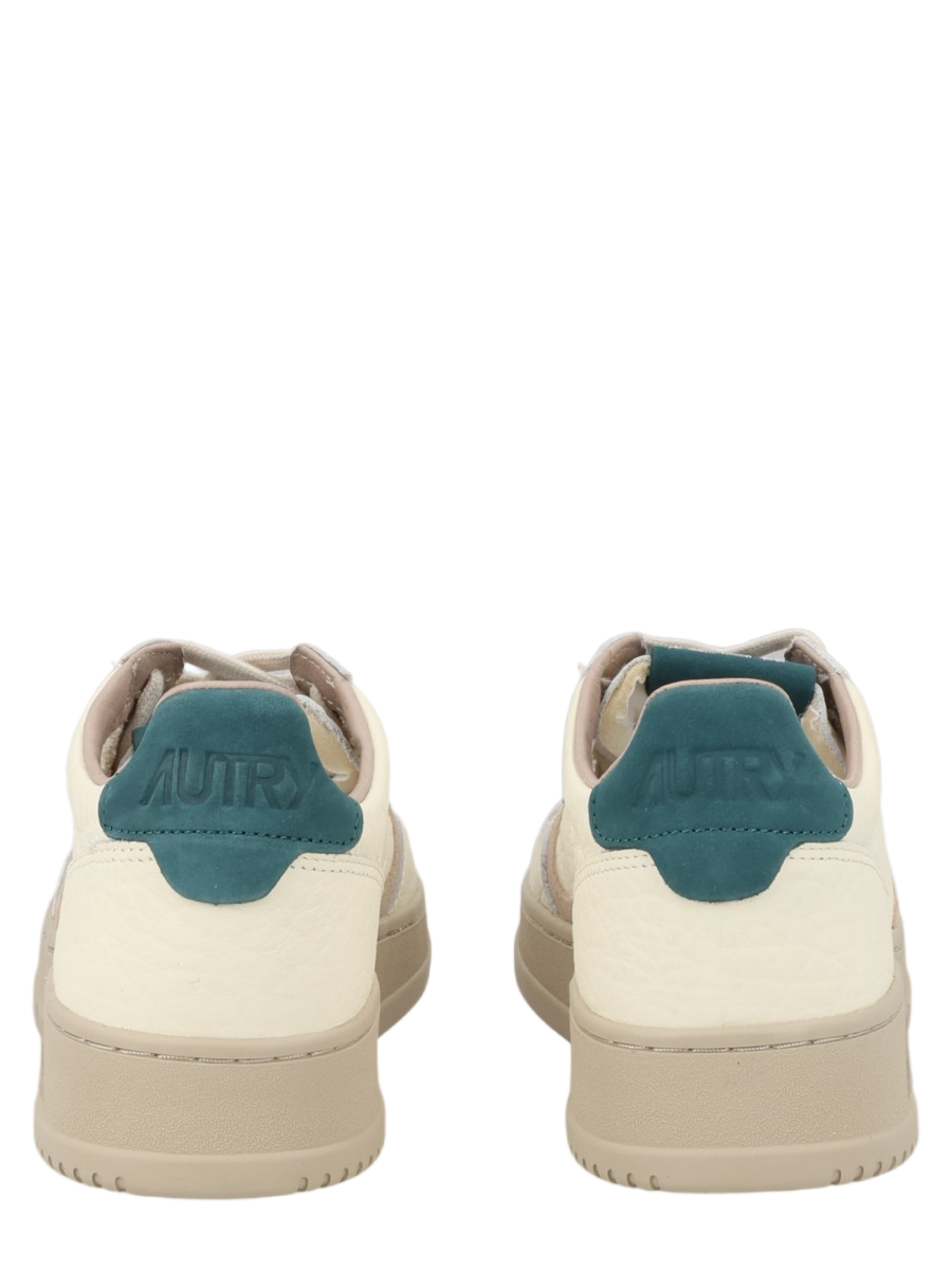 Medalist Low Nubuck Suede Leather Sneakers